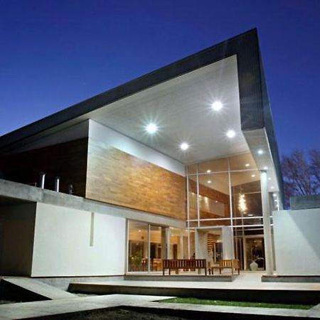 Herradura Hotel Suites Neuquén エクステリア 写真