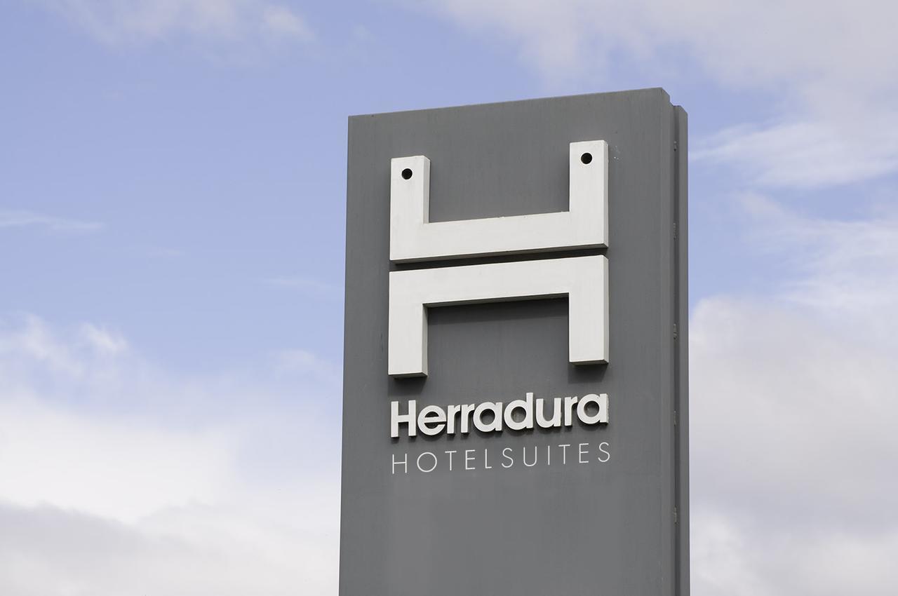 Herradura Hotel Suites Neuquén エクステリア 写真