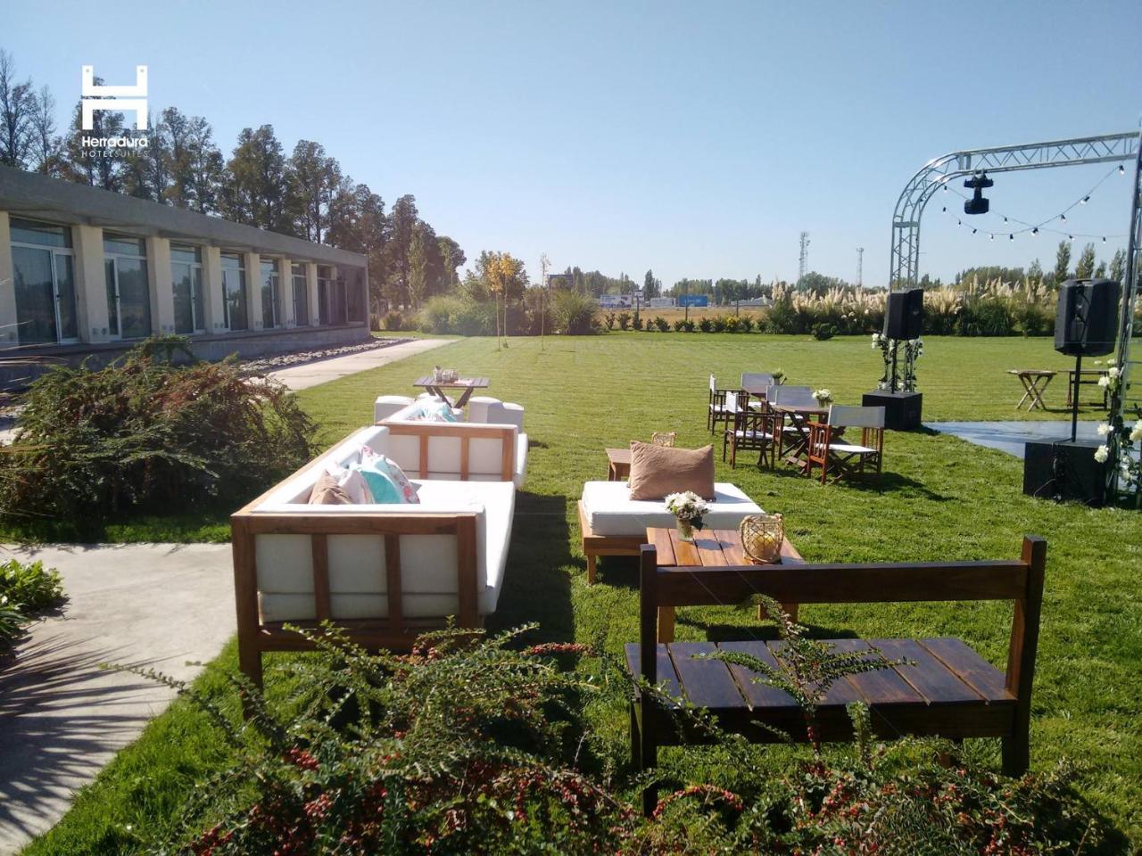 Herradura Hotel Suites Neuquén エクステリア 写真